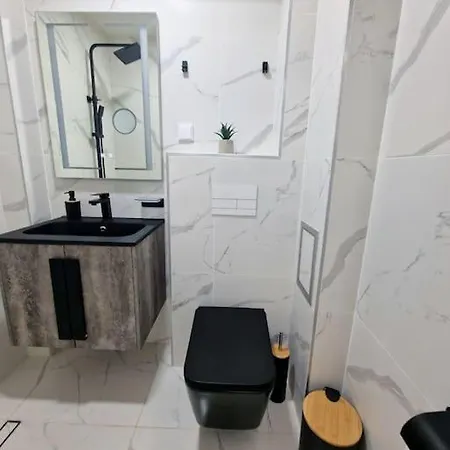 Central Luxe - Elisha Apartment