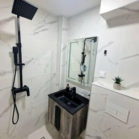 Central Luxe - Elisha Apartment *