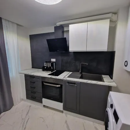 Central Luxe - Elisha * Varna