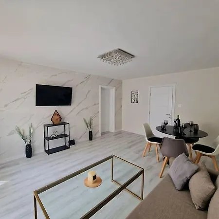 Central Luxe - Elisha *